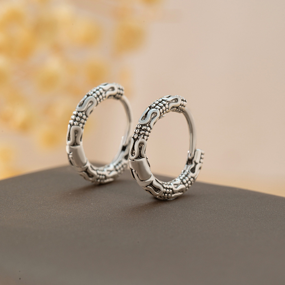 Open U-hoop earrings accented with tiny hollow dots.